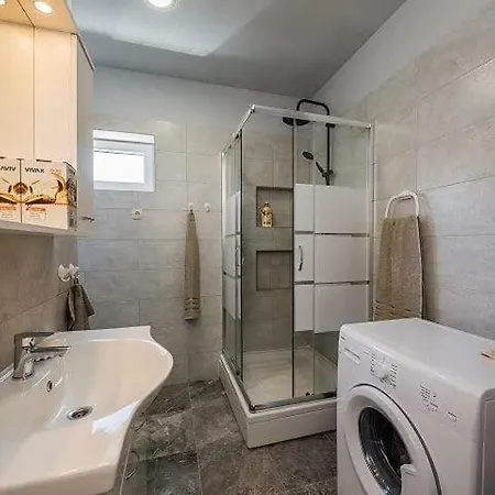 Newly Renovated Close To The Sea Lägenhet