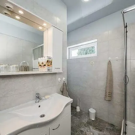 Newly Renovated Close To The Sea Lägenhet *
