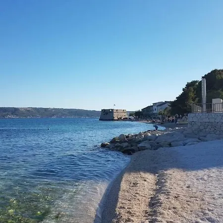 Newly Renovated Close To The Sea